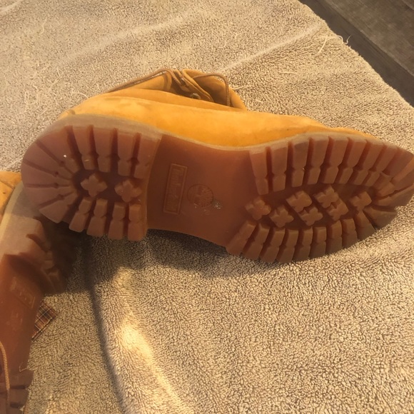 Mens Timberland boots. Size 12. Used in good condition. - Picture 5 of 9